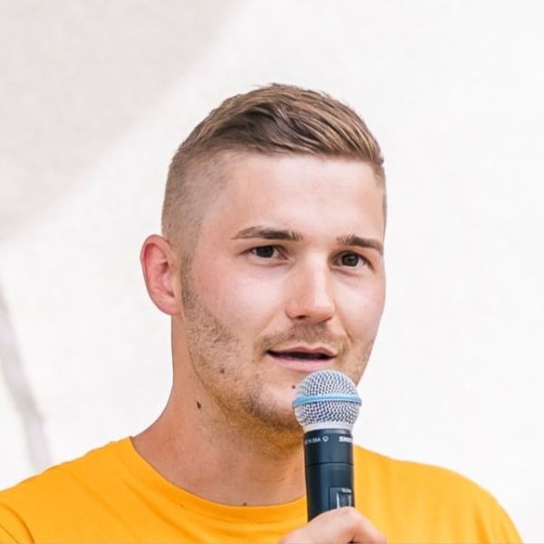 Lukas Renz Gründung, Vertrieb, Geschäftsmodelle
