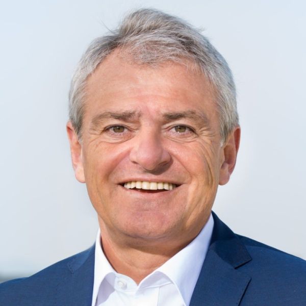 Helge Haslinger Finanzierung, Strategisches Management, Gründung